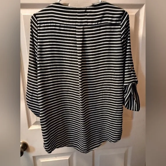 Justify Sheer Black And White Top Size Medium - Picture 2 of 4